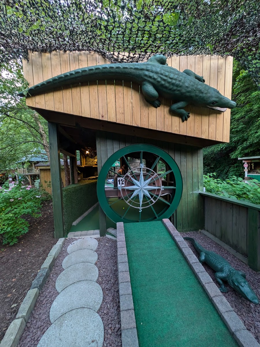 Kniess' Miniature Golf
