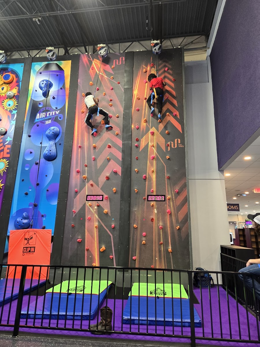 AirCity 360 Trampoline & Adventure Park Milwaukee