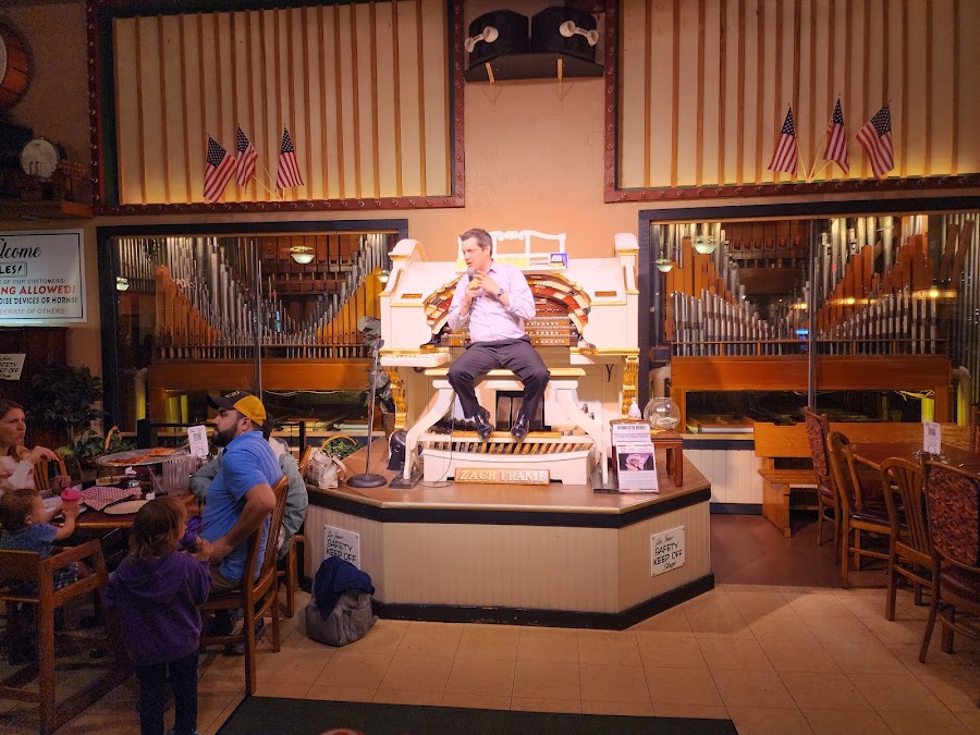 Organ Piper Pizza | Restaurant & Music Palace