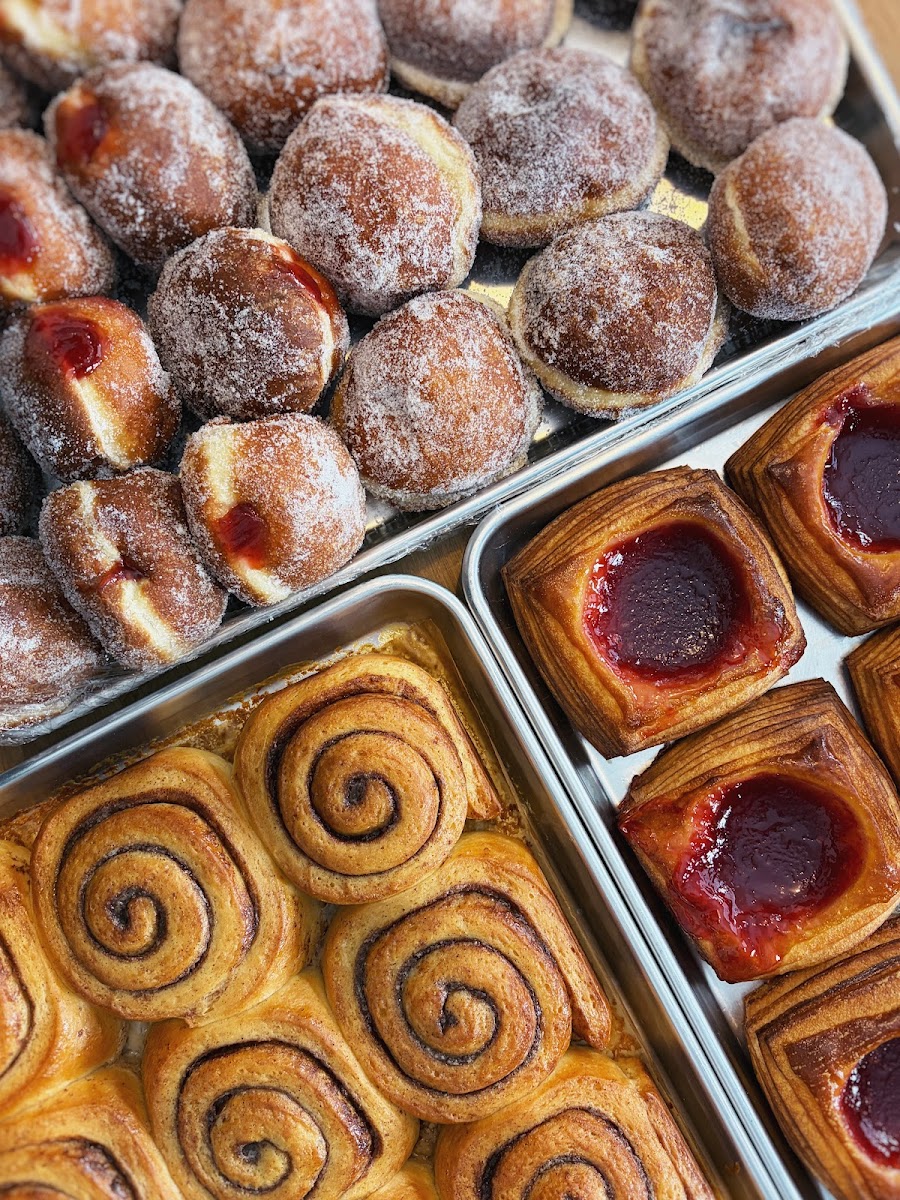 Lunara Bakery