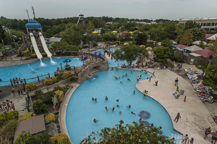 Wet 'n Wild Emerald Pointe Water Park