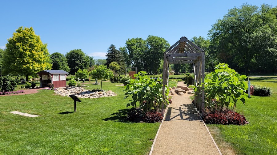 Snyder Park Gardens and Arboretum