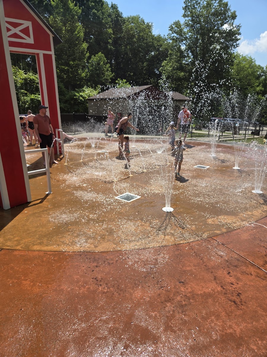 Round Hill Spray Park