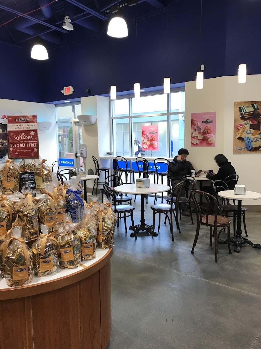 Ghirardelli Chocolate Outlet & Ice Cream Shop