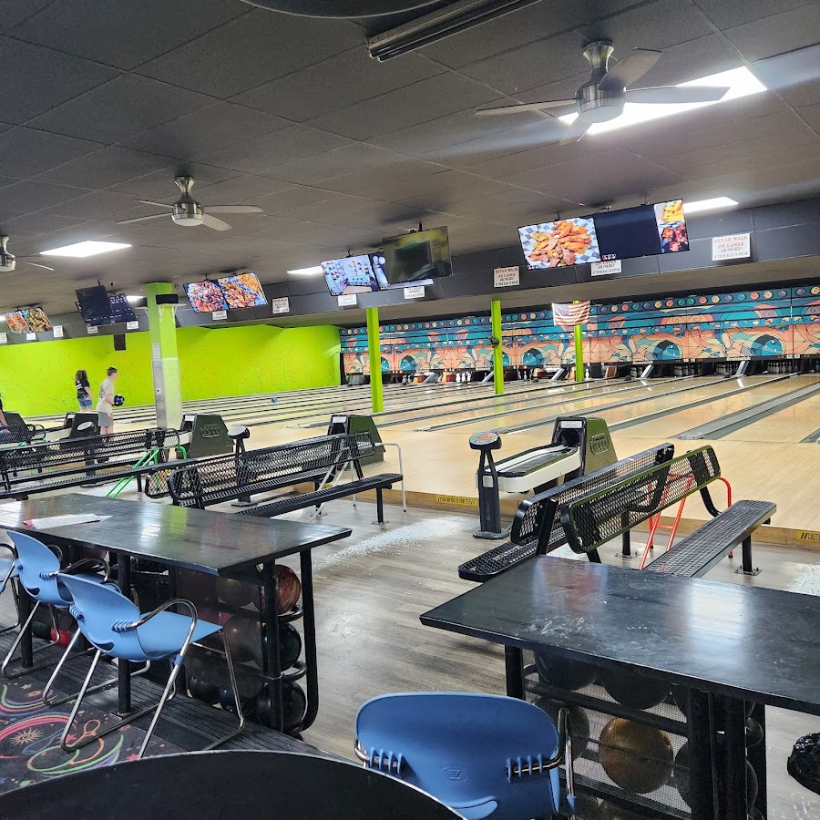 Fox's Alley Bowling, Bar, & Grill